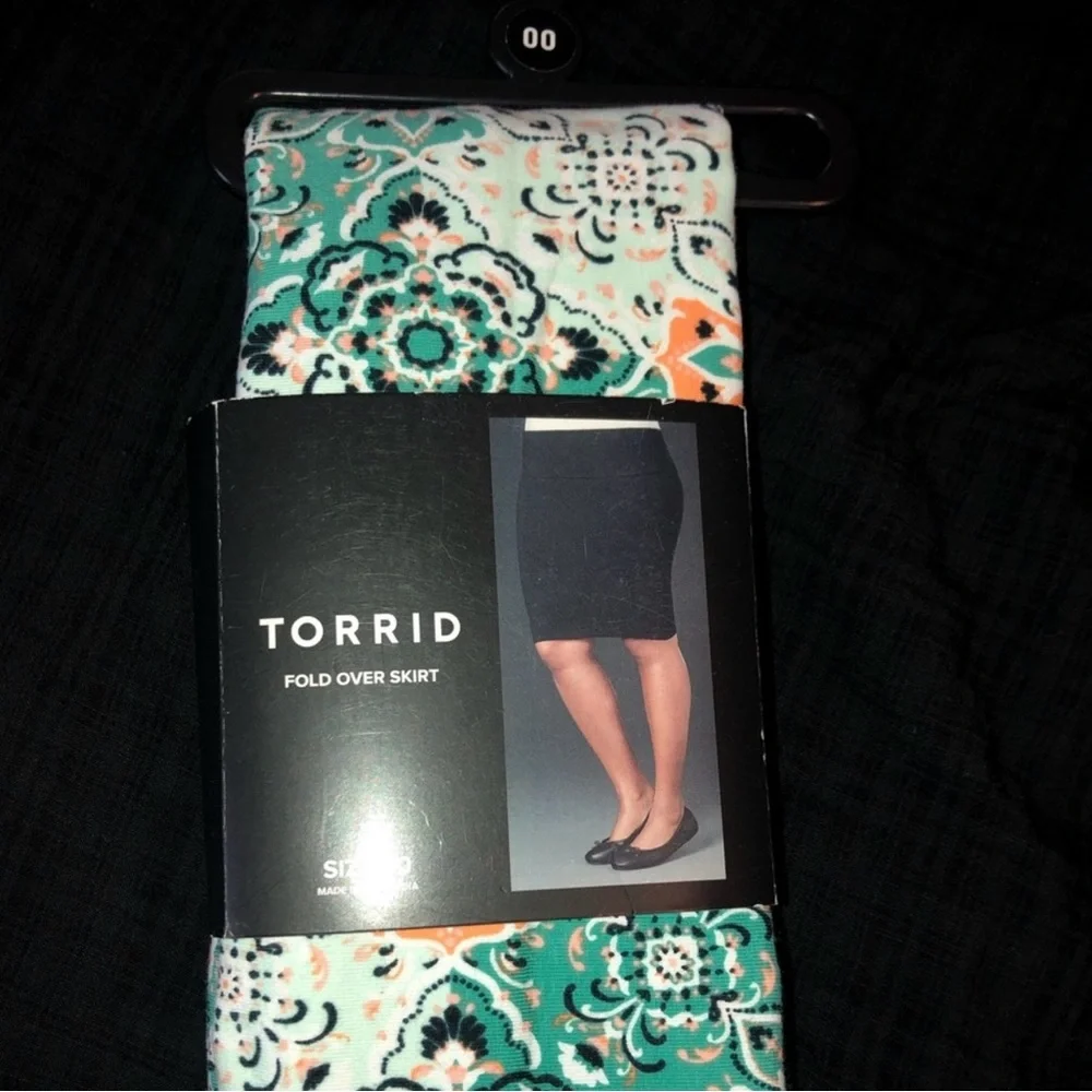 Torrid SIZE 00 Outfit (Skirt‎ and Blouse ) - Picture 3 of 5